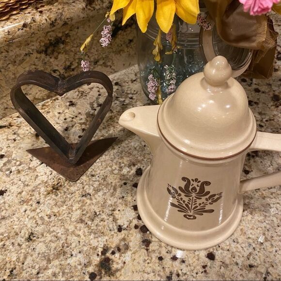 Vintage Pfaltzgraff Coffee Pot Village Pattern USA Made Tan Brown Stoneware 6x9” - Picture 3 of 16